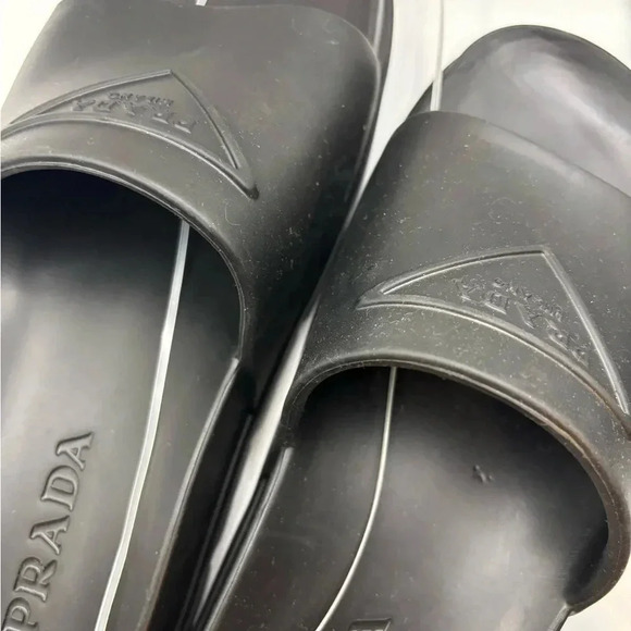 Prada
Logo rubber slides size 40 - Picture 3 of 7